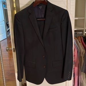 J Crew men’s dark blue suit size 36s and pant size 30/30.